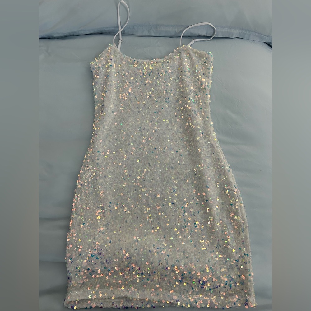 Lady Black Tie white sparkle dress